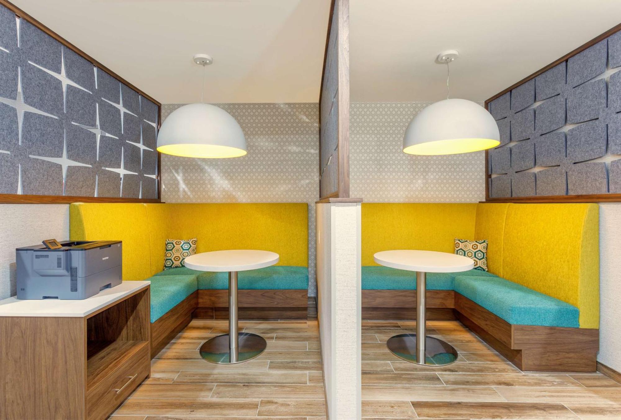 Hotel Hampton By Hilton Orlando 3*