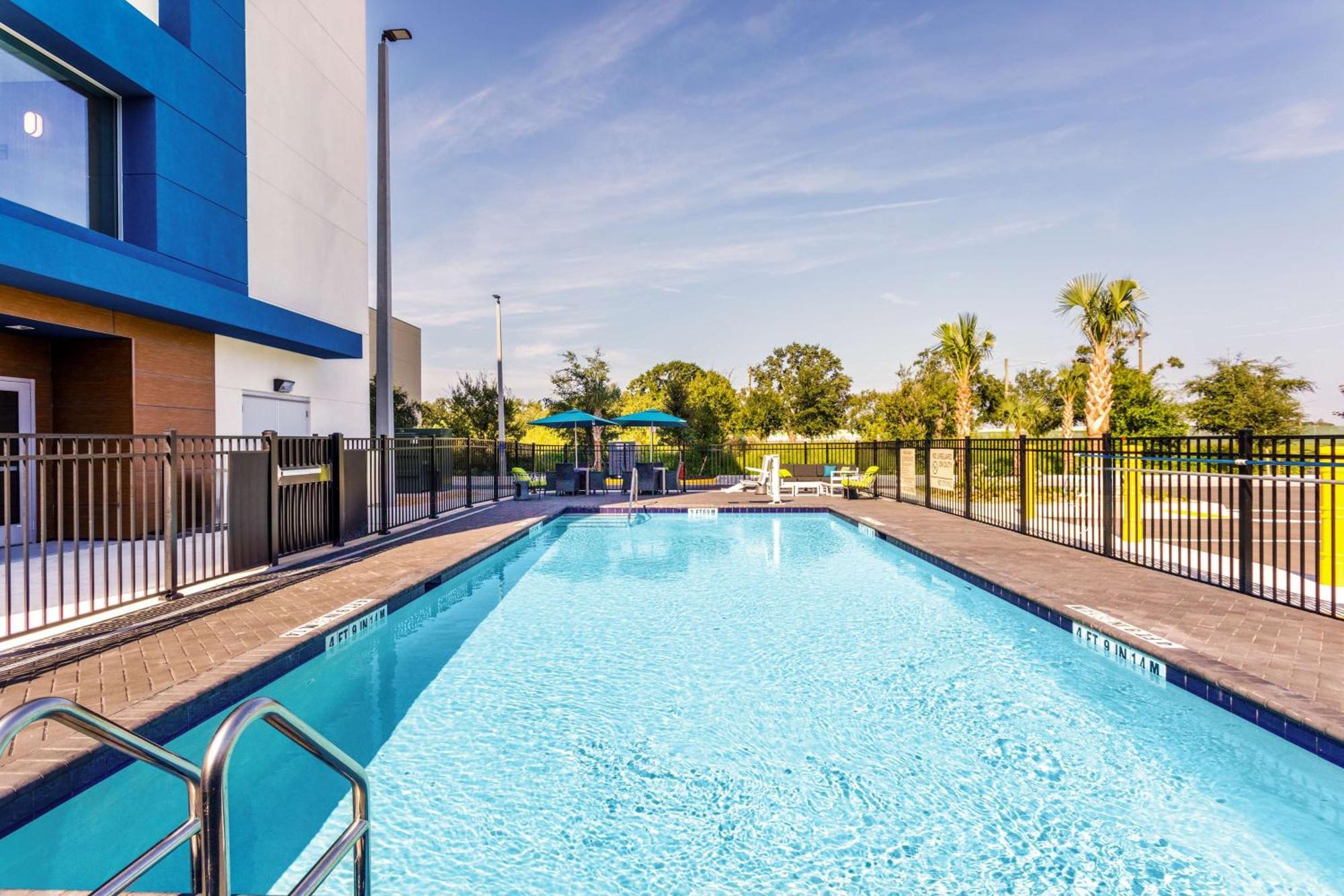 Hotel Hampton By Hilton Orlando 3*