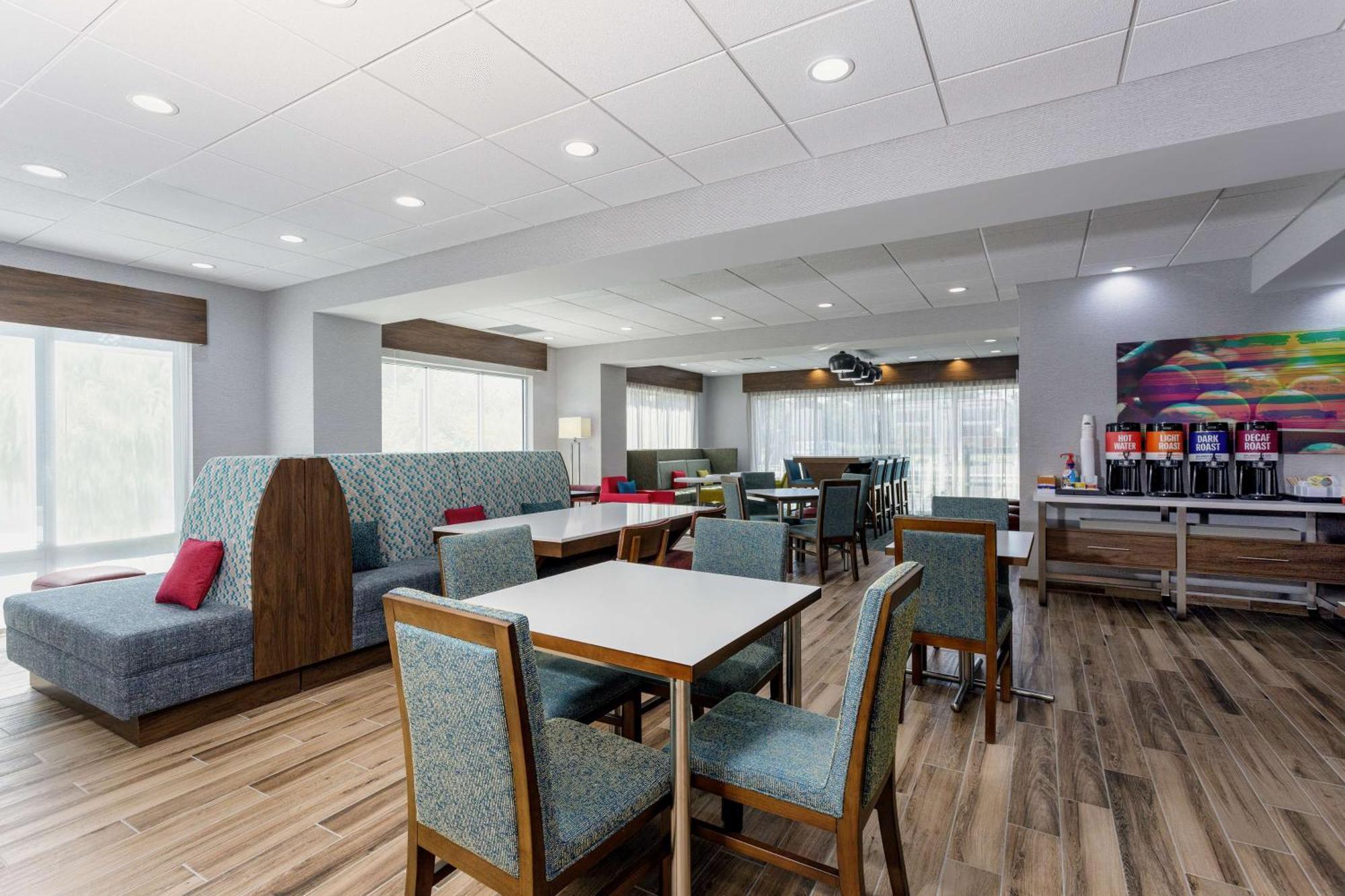 Hotel Hampton By Hilton Orlando 3*