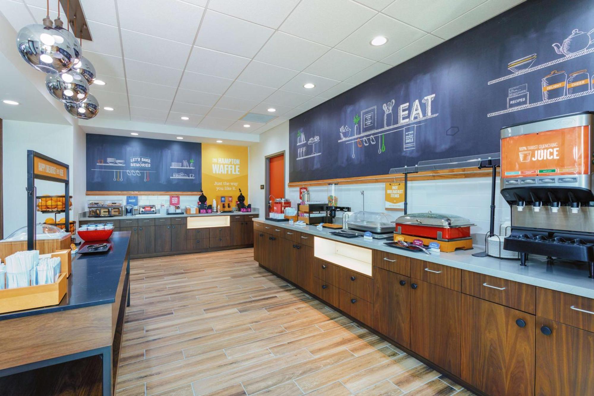 Hotel Hampton By Hilton Orlando 3*